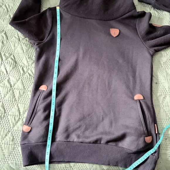 Wanakome Black Hoodie with Patterned Interior - Picture 8 of 8